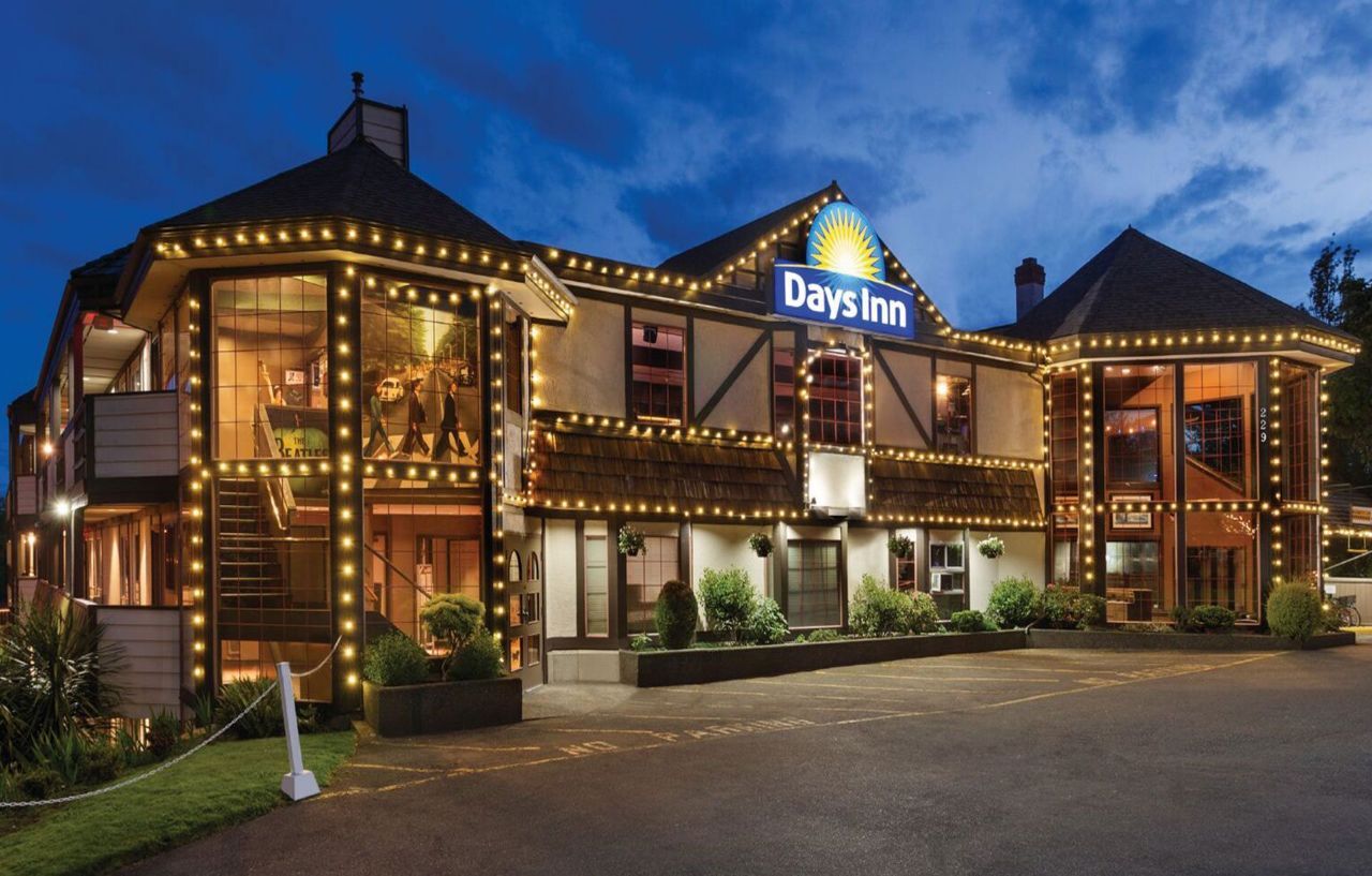 Days Inn By Wyndham Victoria Uptown Eksteriør billede